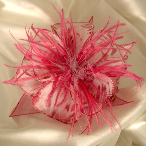 Broche fleur en tissu, organza, plumes et perles, accessoires femme, mariage, fête, cadeau, rose et blanc, 264