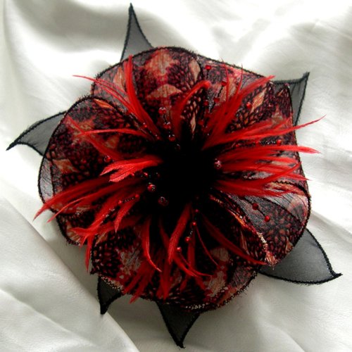 Broche fleur en tissu, organza, plumes et perles, accessoires femme, mariage, fête, cadeau, rouge et noir, 274