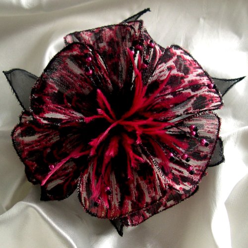 Barrette fleur en tissu, organza, plumes et perles, accessoires femme, mariage, fête, cadeau, rose et noir, 274