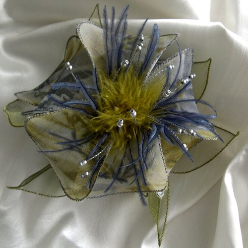 Barrette fleur en tissu, organza, plumes et perles, accessoires femme, mariage, fête, cadeau, vert kaki et gris, 272