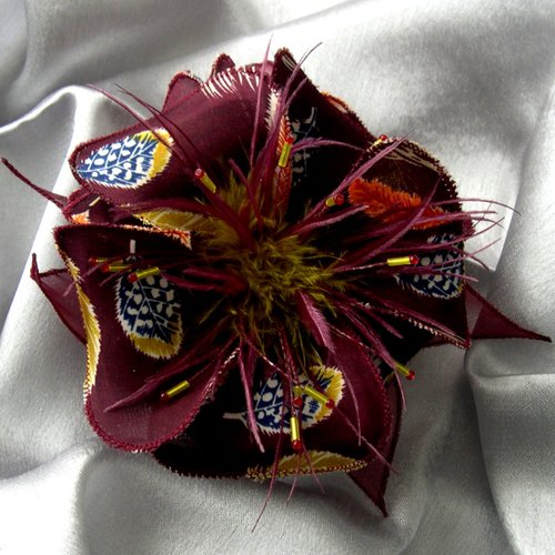 Broche fleur en tissu, organza, plumes et perles, accessoires mariage, fête, cadeau, bordeaux bleue jaune, 280