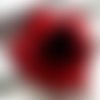  broche fleur en organza rouge, plumes noires et perles, personnalisée, accessoires femme, mariage, fête, cadeau