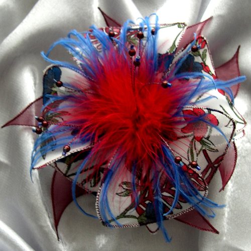 Broche fleur en tissu, organza, plumes et perles,accessoires femme, mariage, fête, cadeau, blanc bleu rouge, 282