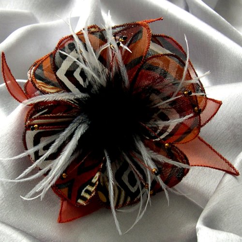 Broche fleur en tissu, organza, plumes et perles, accessoires femme, mariage, fête, cadeau, marron blanc, noir, 278