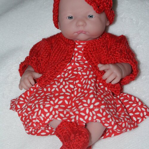 Vêtement pour poupée style  berenguer 24 cm robe rouge imprimée de petites feuilles blanches
