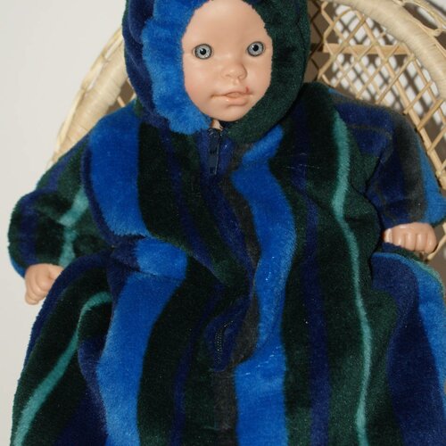 Vêtement pour poupée de  30 cm nid d'ange rayé ton bleu vert en laine polaire