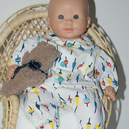 Vêtement pour poupée de 30 cm  pyjama en coton fond blanc imprimé thème &quot;pêche&quot;
