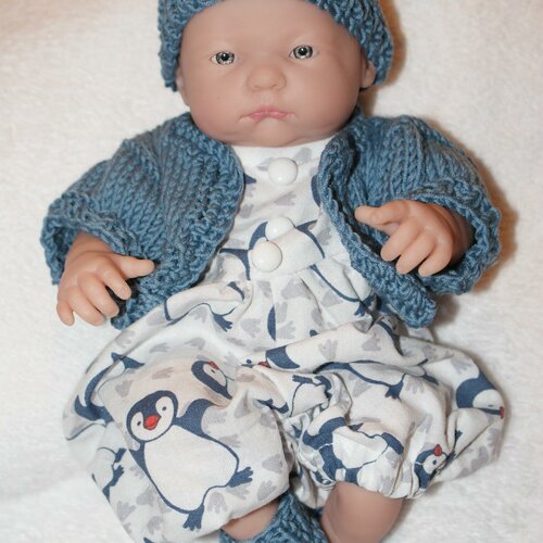 Vêtement pour poupée style  berenguer 24 cm combinaison coton blanc imprimé pingouins bleus