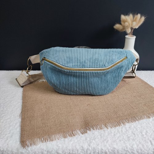 Sac banane velours côtelé bleu clair