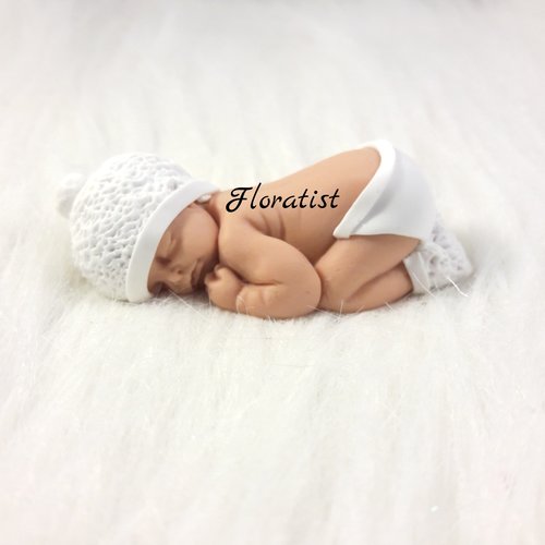 Bébé miniature couche / blanc / chaussettes blancs attache annnonce grossesse