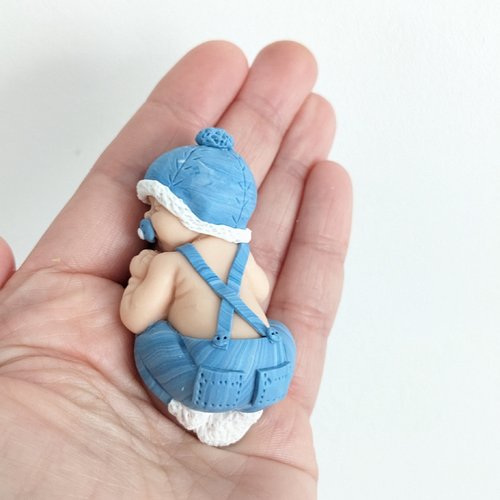 Bébé miniature unique garçon salopette bleu en fimo bapteme anniversaire