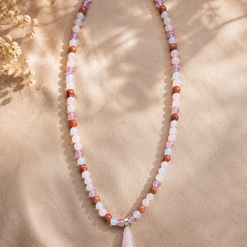 Collier réglable en pierres naturelles – douceur & équilibre