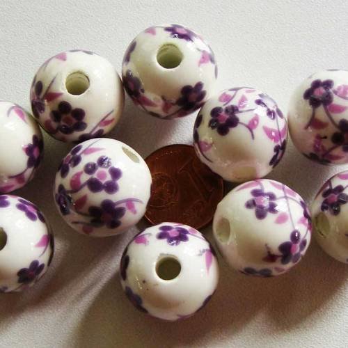 10 perles rondes 16mm porcelaine fond blanc fleurs violet 