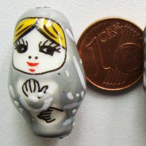 2 perles poupée russe matriochka porcelaine 25mm gris 