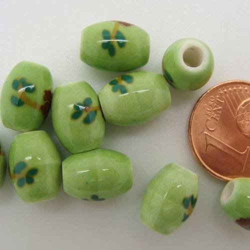 10 perles ovales 10x8mm porcelaine motif fleurs fond vert clair 