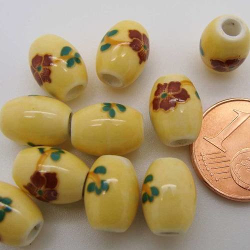 10 perles ovales 10x8mm porcelaine motif fleurs fond jaune pâle 