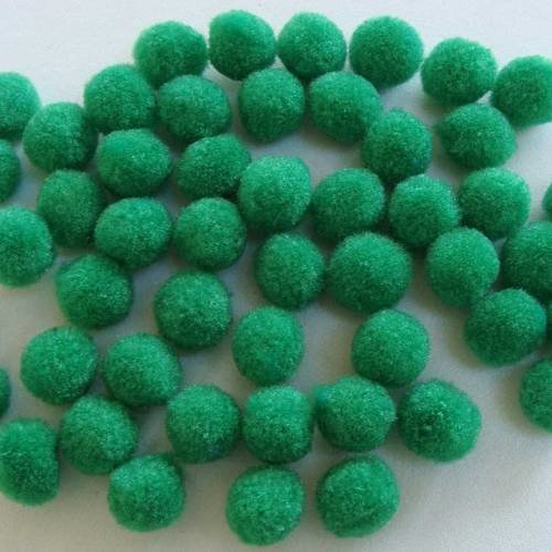 50 pompons ronds 15mm environ peluches polyester vert 