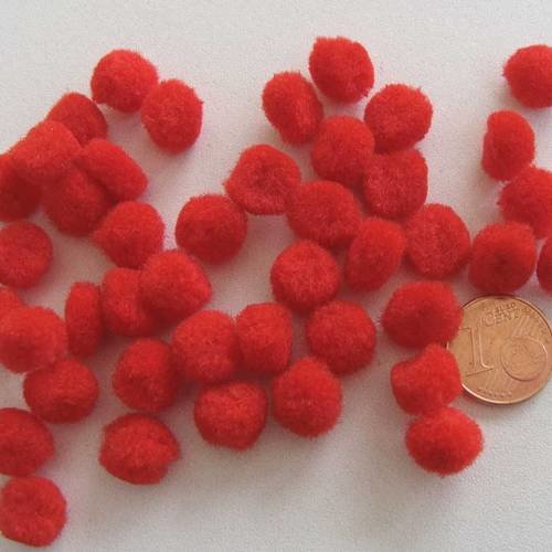 70 pompons ronds 10mm environ peluches polyester rouge 