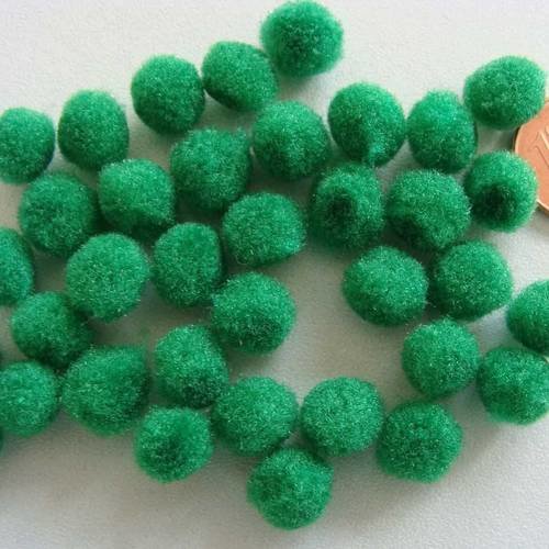70 pompons ronds 10mm environ peluches polyester vert 