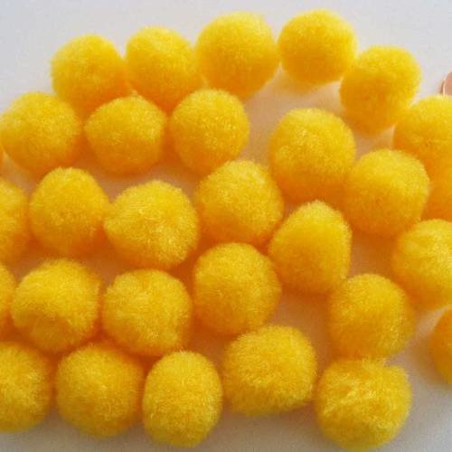 30 pompons ronds 20mm environ peluches polyester jaune fonce 