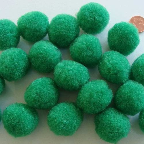 20 pompons ronds 25mm environ peluches polyester vert 