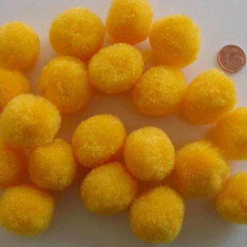 20 pompons ronds 25mm environ peluches polyester jaune fonce