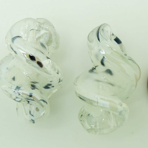 2 perles blanc dalmatien verre lampwork vis 28mm