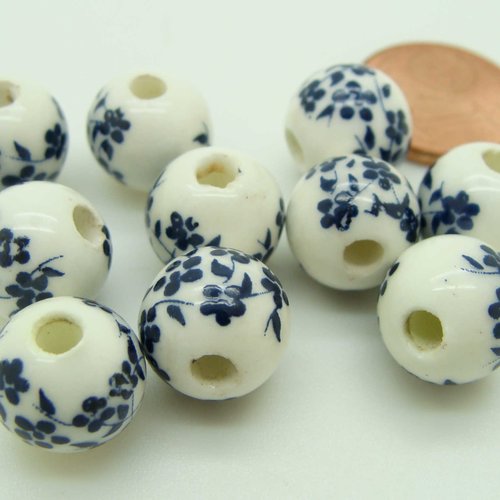 10 perles rondes 10mm porcelaine fond blanc fleurs bleu de prusse