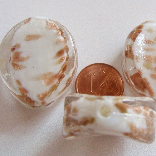 2 perles galets 30mm ovale plat verre lampwork blanc avec touches dorées