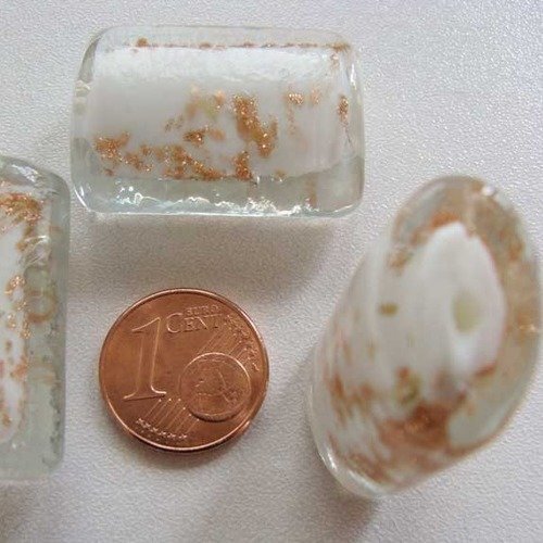2 perles tubes ovales 29mm verre lampwork blanc avec touches dorées