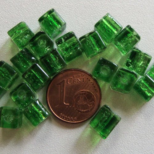20 perles verre craquele cubes 6mm vert foncé création bijoux