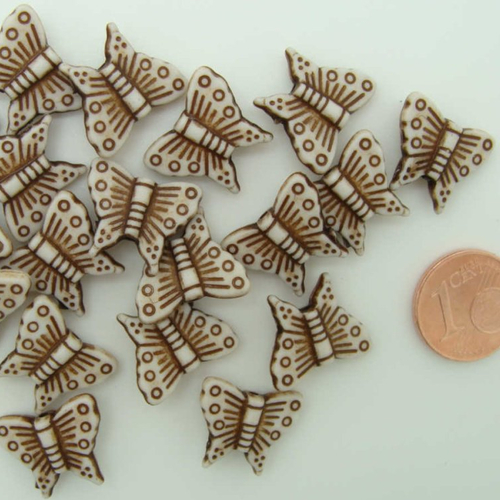 20 perles papillons ailes ouvertes 15mm acryliques marron