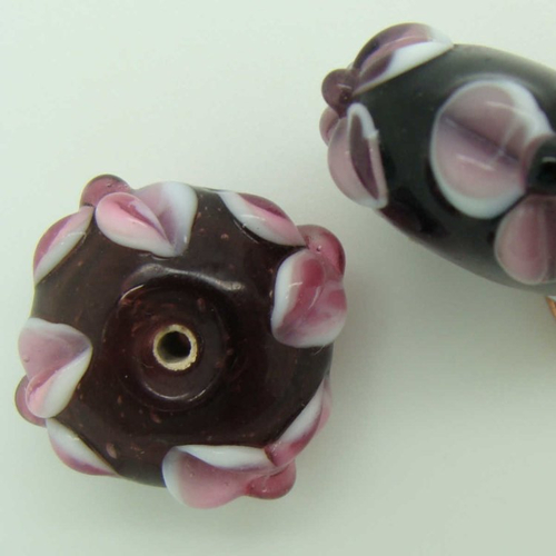 1 perle galet 19mm noir 4 motifs fleurs verre lampwork