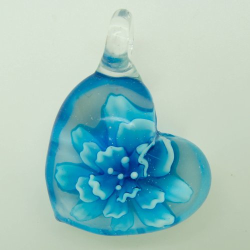 Pendentif coeur transparent fleur 3d bleue 43mm verre diy création bijoux