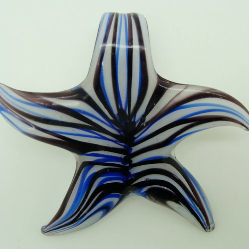 Pendentif etoile fleur rayée bleu foncé 57mm verre diy création bijoux