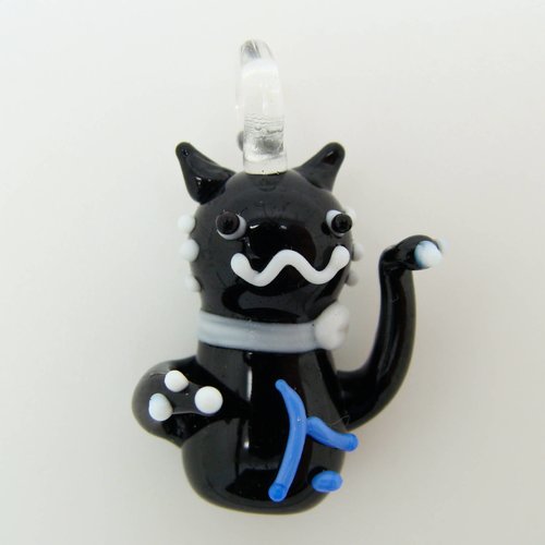 Mini pendentif chat noir lucky cat 26mm animal en verre lampwork pour création de bijoux collier