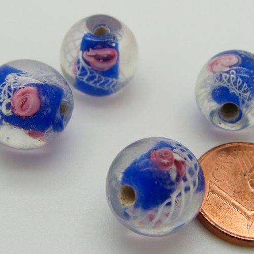 4 perles bleu foncé 12mm 2 fleurs roses motifs ruban blanc création bijoux