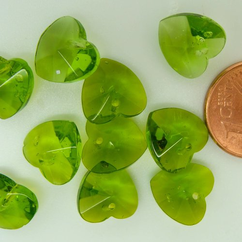 10 breloques coeur vert olive 10mm verre facetté charm perle