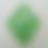 Pendentif verre losange 30mm vert volutes blanches