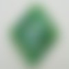 Pendentif losange twist vert spirale bords striés 36mm verre feuille argentée