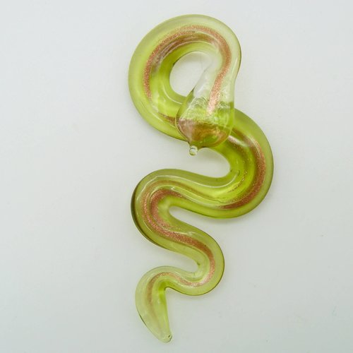 Pendentif serpent vert et doré 58mm animal en verre lampwork pour création de bijoux collier