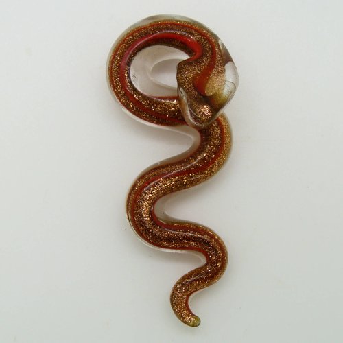 Pendentif serpent doré rayures rouges 58mm animal en verre lampwork pour création de bijoux collier