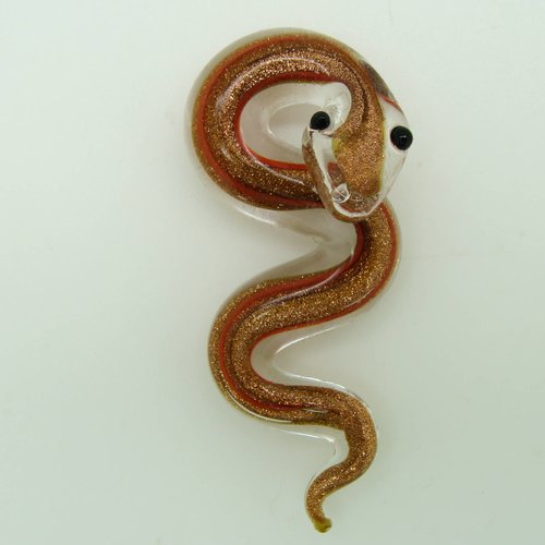 Pendentif serpent doré avec yeux rayures rouges 58mm animal en verre lampwork pour création de bijoux collier