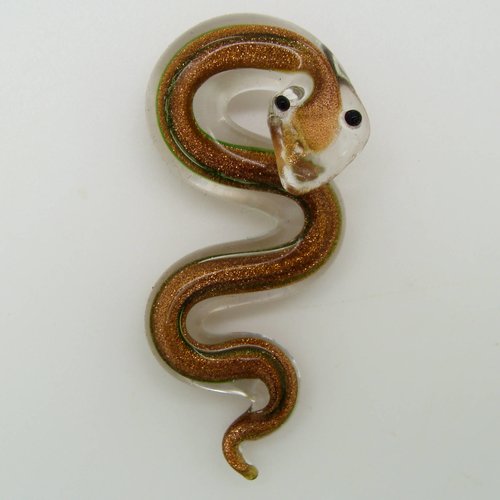 Pendentif serpent doré avec yeux rayures vertes 58mm animal en verre lampwork pour création de bijoux collier