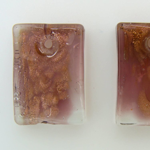 2 mini pendentifs rectangle violet 20mm verre avec touches dorées