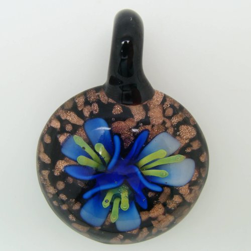Pendentif rond bombé fleur bleu foncé 3 pétales 43mm verre lampwork