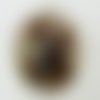 Pendentif marron rond bombé avec feuille argentée volutes dorées 5 cm en verre