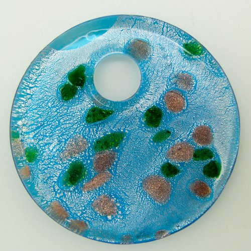 Pendentif rond bleu 50mm plat avec feuille argentée et touches dorées et vertes