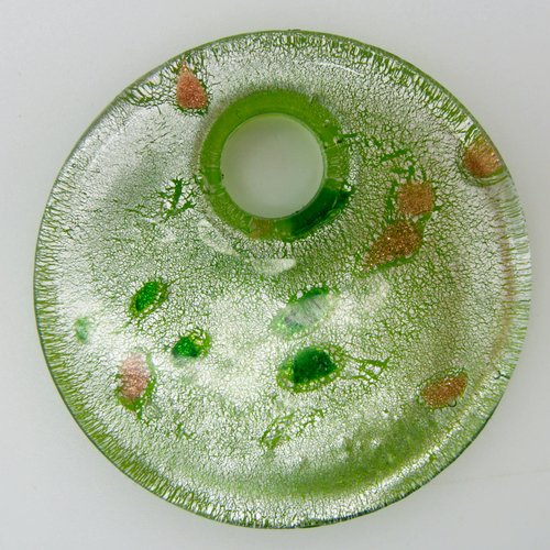 Pendentif rond vert 50mm plat avec feuille argentée et touches dorées et vertes