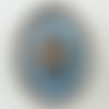 Pendentif donut motifs pétales fleur bleu fond argenté revers marron 43mm en verre